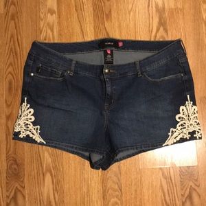 TORRID SIZE 22 DENIM SHORTS WITH LACE DETAIL